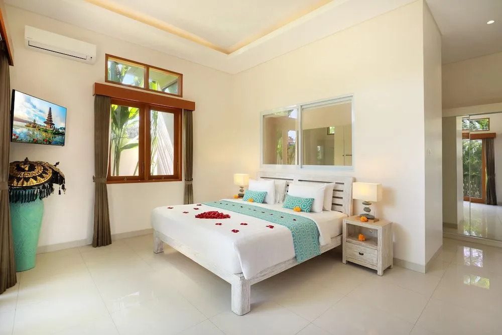 Holl Villa by Wildflower Group