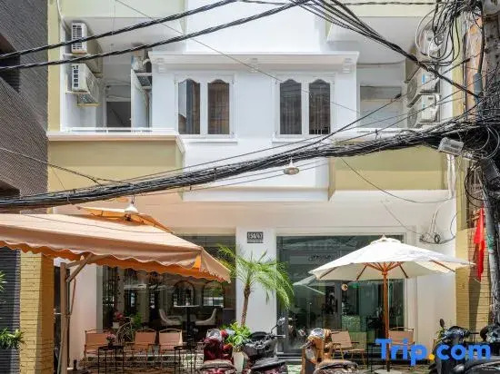 Latte Lounge - Heart of city central District 1 Amazing place