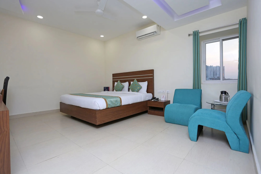 OYO 8941 Hotel Golden Leaves