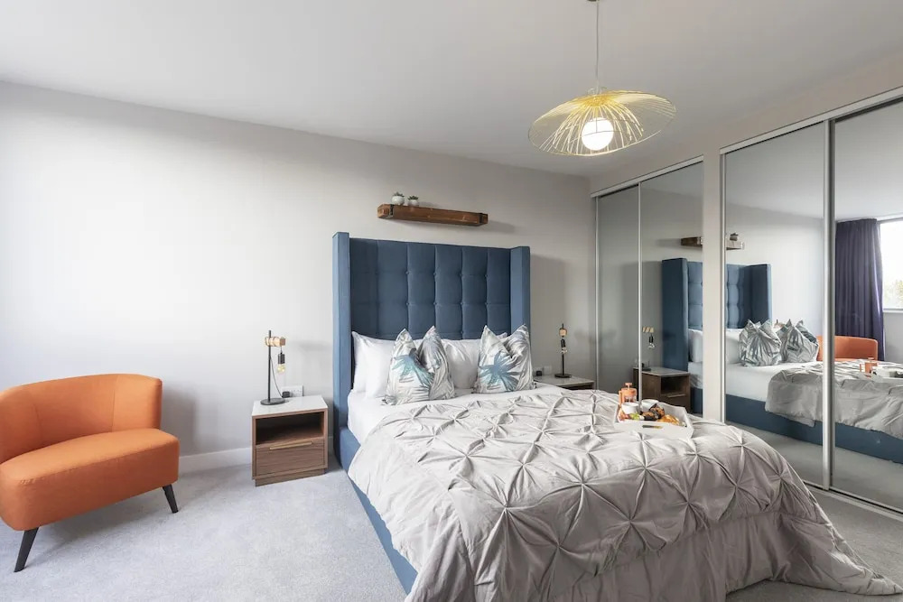 Elliot Oliver - Stunning 3 Bedroom Penthouse With Large Terrace And Parking