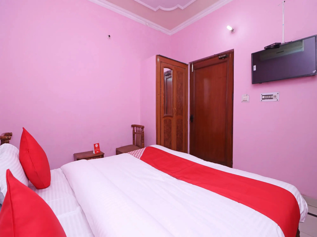 OYO 26906 Hotel Tarang