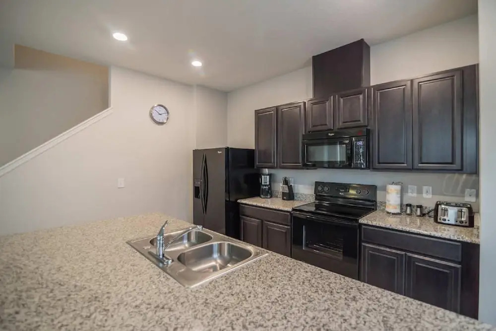 5137 Compass Bay