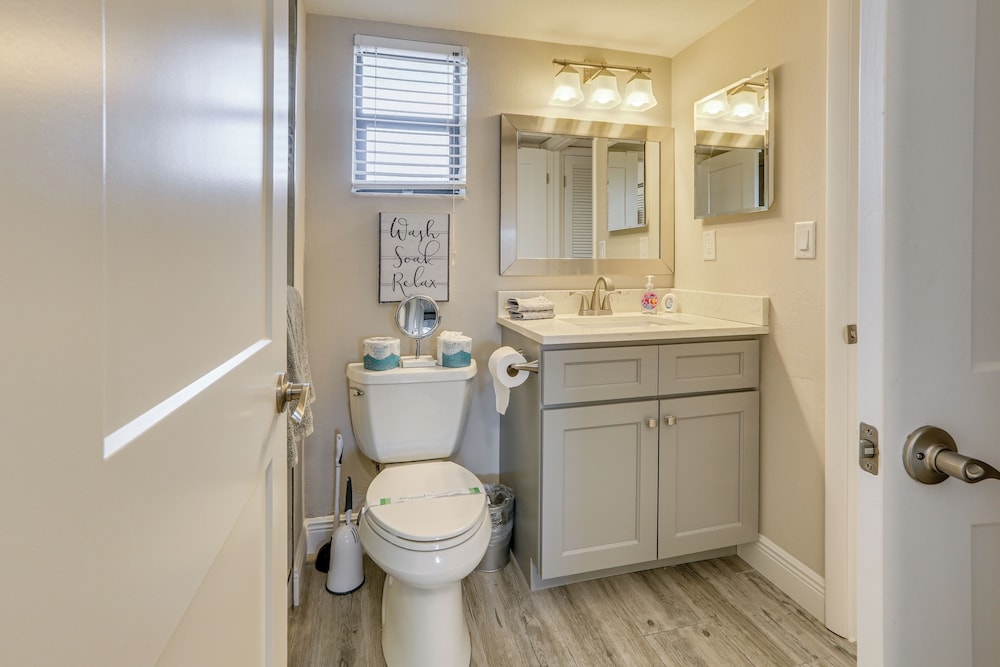 2 Mi to Tigertail Beach! Resort-style Gem w/ Pool