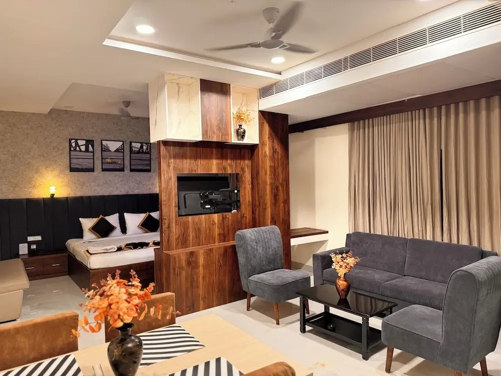 HOTEL JBS Minerva Grand
