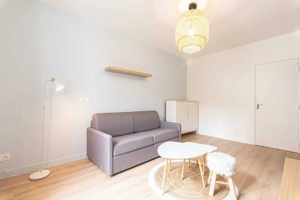 Luminous and Design Appt Close to Paris