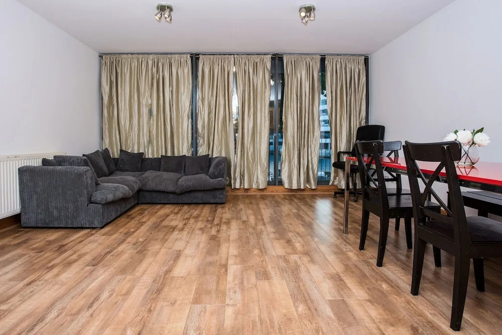 Bright 2Bed Water Side Flat