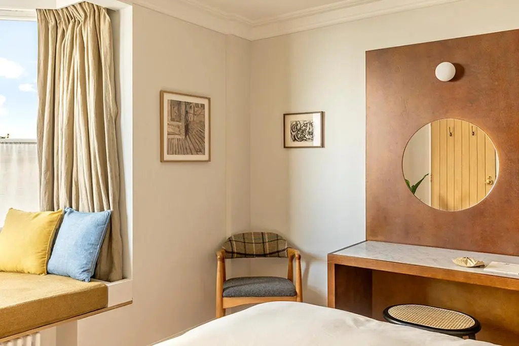 Fort Road Hotel