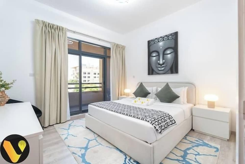 Vogue | The Greens near Emirates Mall | Ski Dubai