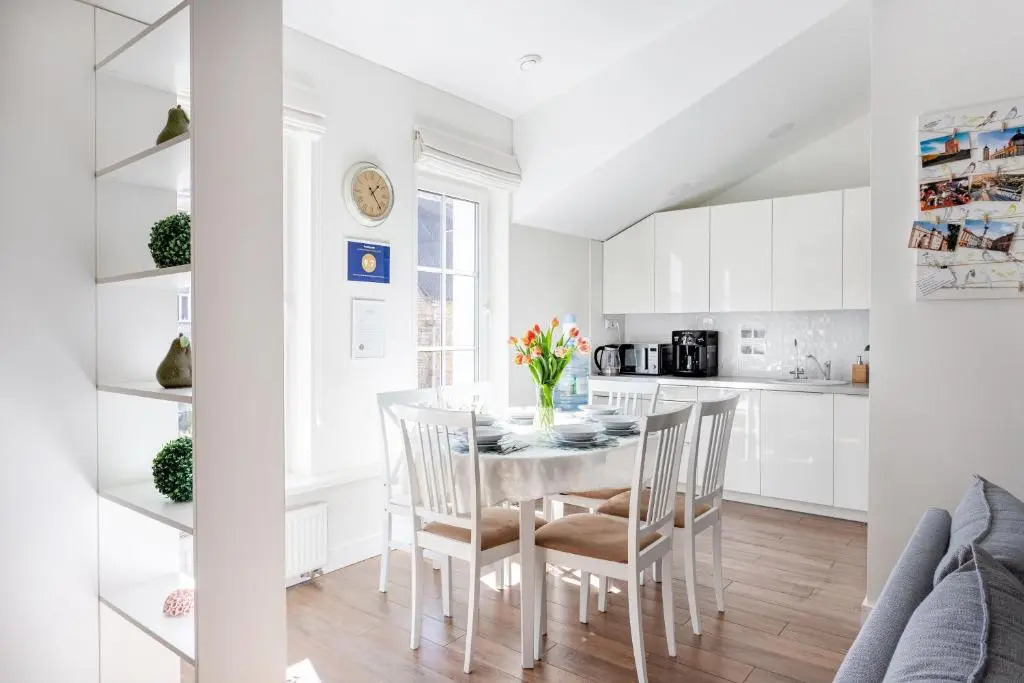 3 Bedroom Apartment 24h self check in, free parking, Ac, fireplace
