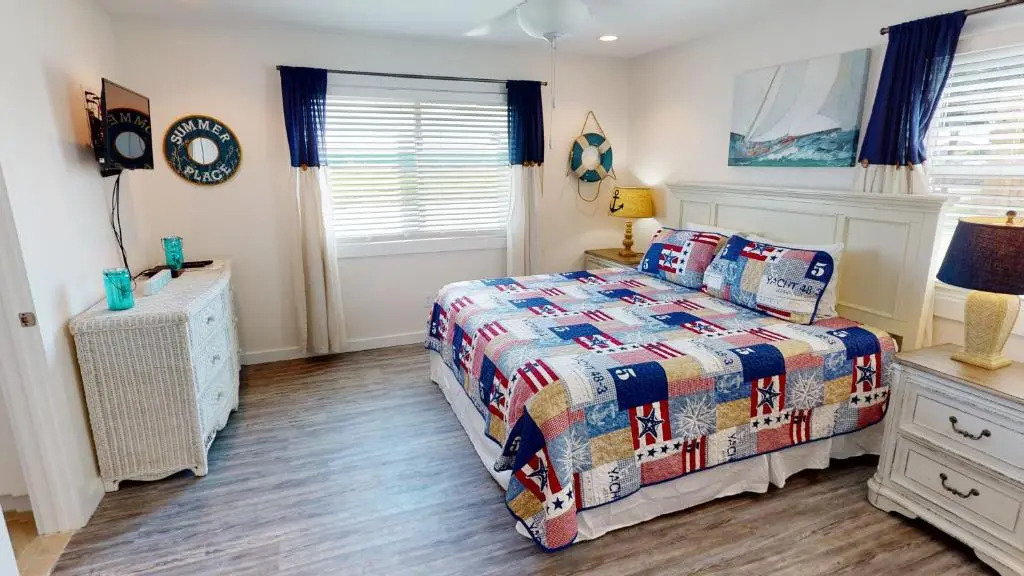 AH-B104 Newly Remodeled Ground Floor Condo, Overlooking PoolHot Tub