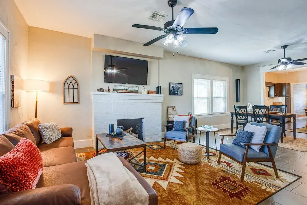 Chic Lawton Home, 5 Mins to Fort Sill