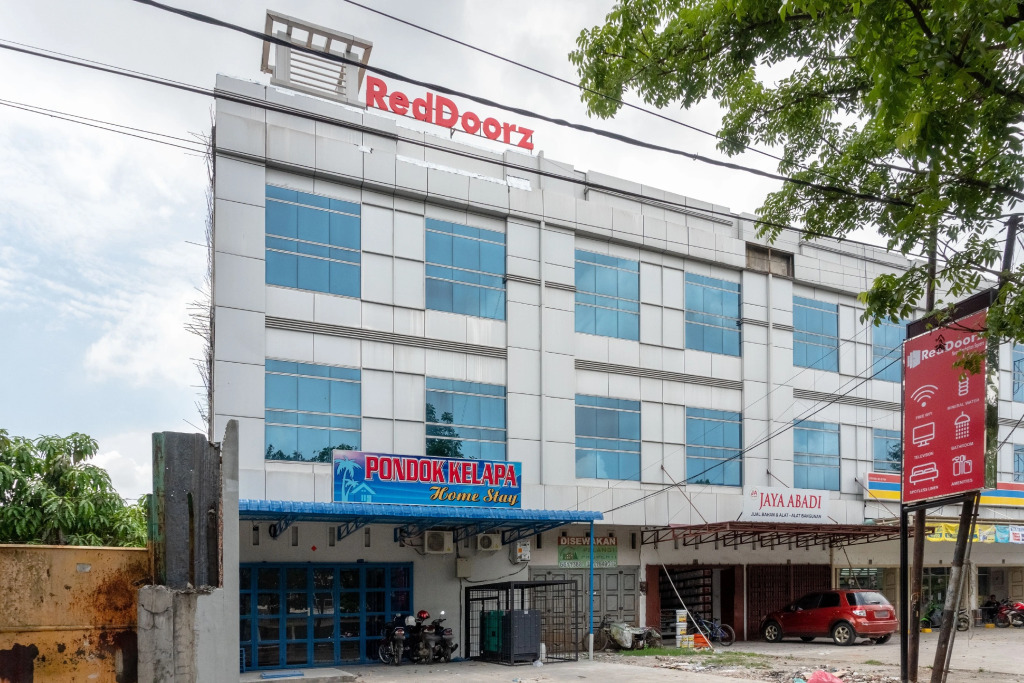 RedDoorz near Manhattan Square Medan