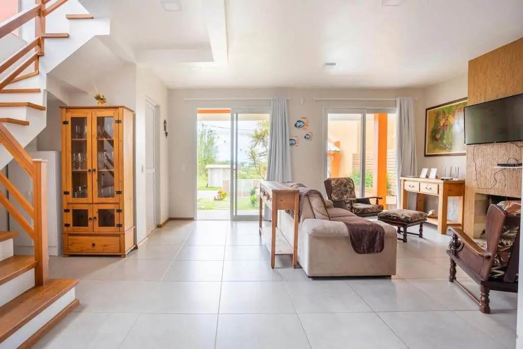 Casa com piscina e ar condicionado em Garopaba