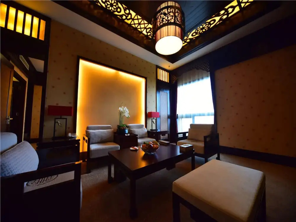 Dali Art Golf Hotel
