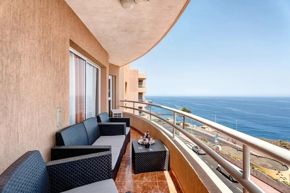 Stunning 3 Bedroom Apartment in Radazul With Ocean Views