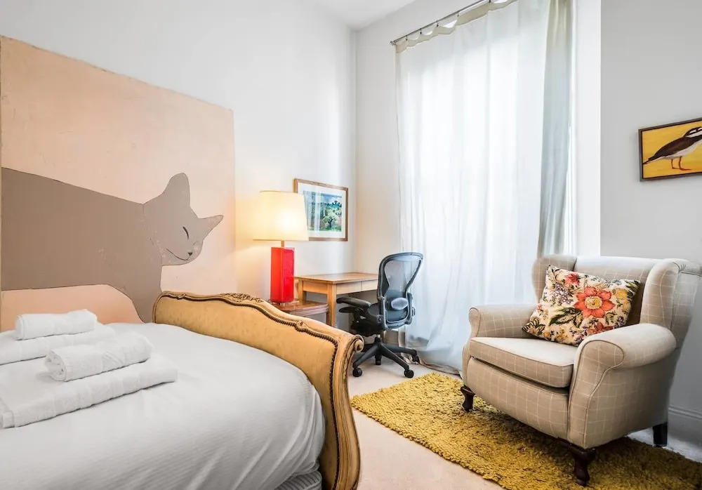 Bright 1BR Home Near Arsenal Stadium W/balcony