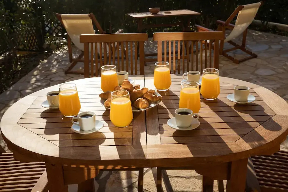 Glyfada Glow Suites by CorfuEscapes