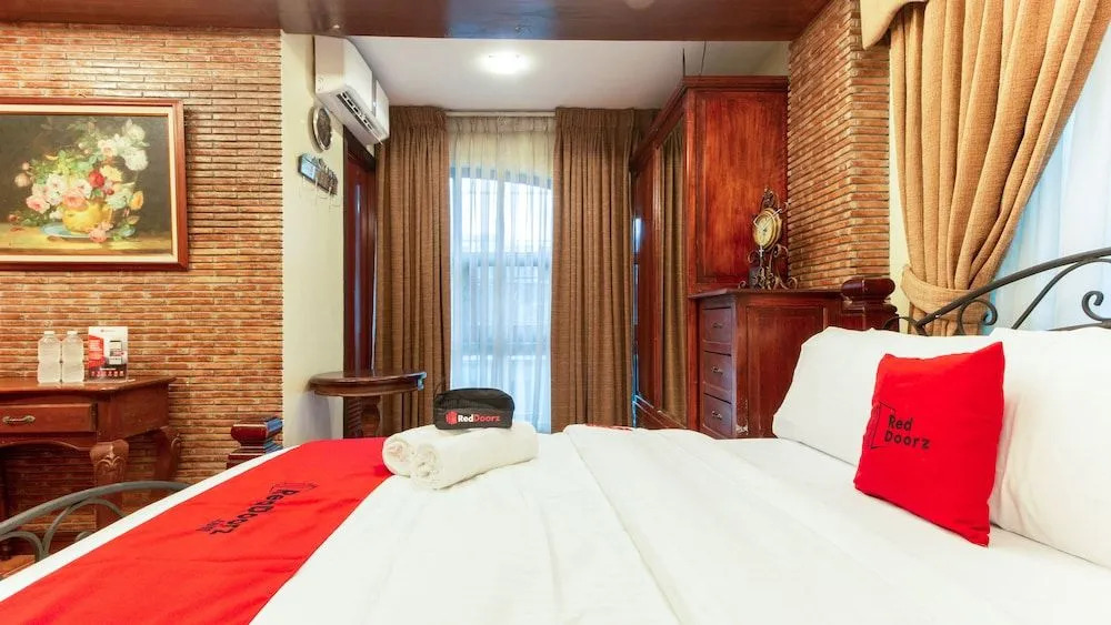RedDoorz near SM San Lazaro Manila