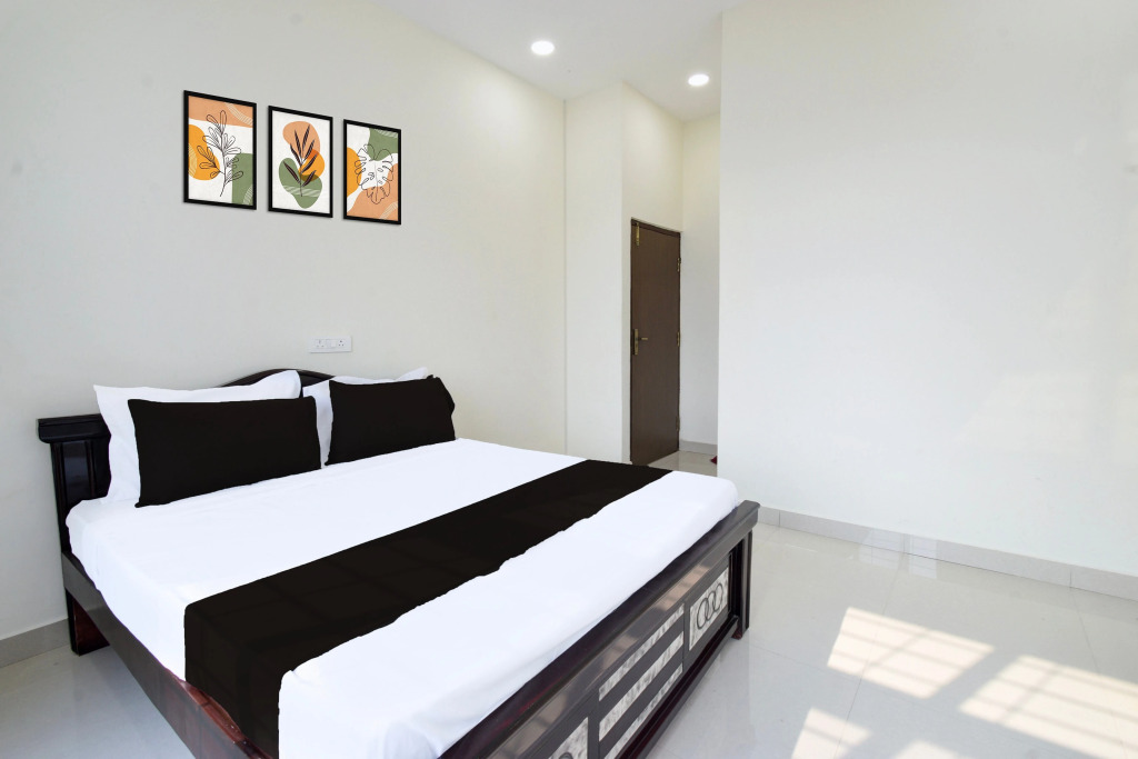 HOTEL RKS Near by Narsingi