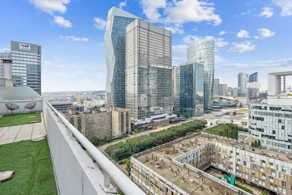 Exceptional Apartment With Terrace - La D Fense