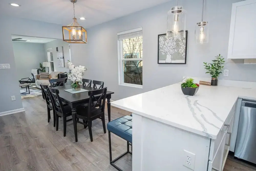 Adorable 4BR 2BA Close to Riverwalk and Downtown