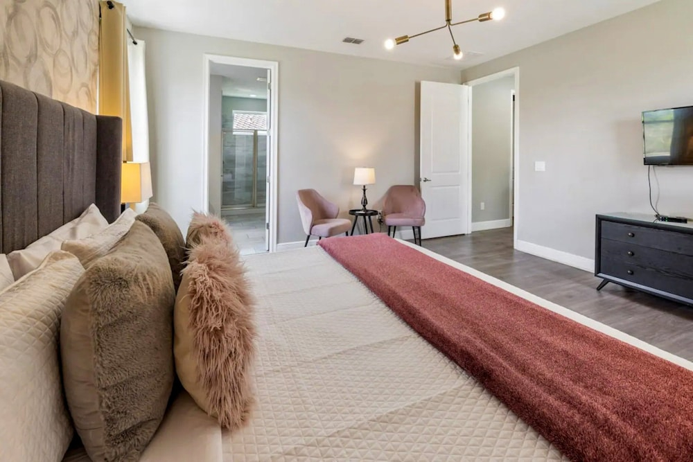 Near Theme Parks, fun Filled Home With Harry Potter Bedroom, & Private Pool
