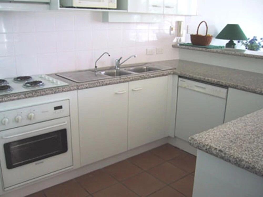 2 BD spacious apartment in Parkyn Parade with water views