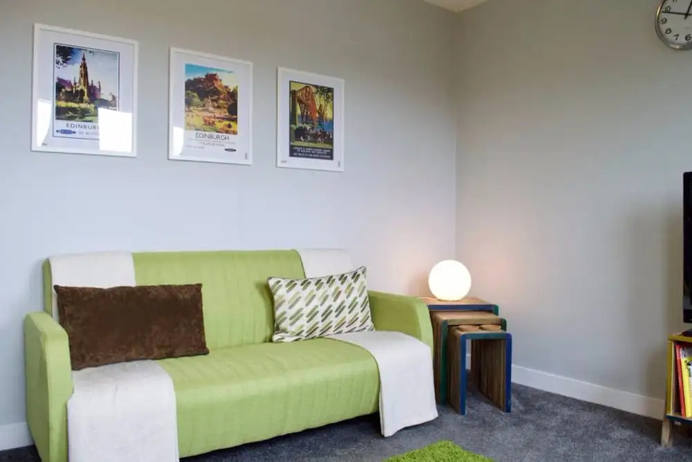 3 Bedroom Flat With Free Parking Sleeps 6