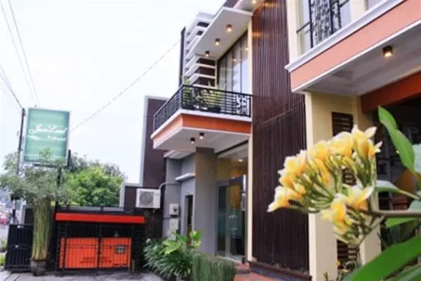 Java Land Hotel