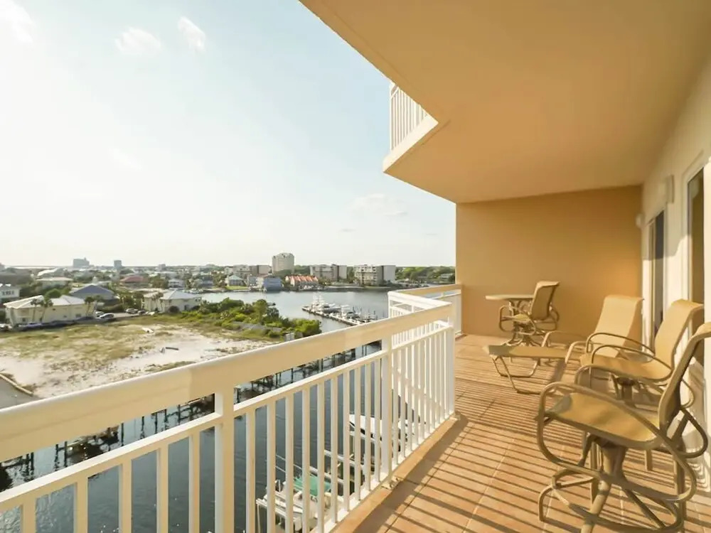 Harbor Landing B0402