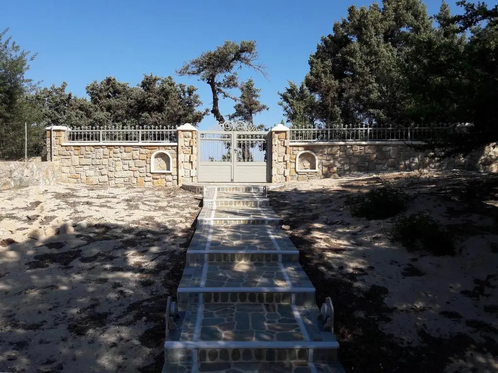 Elafonisos: Two storey house on the sea front