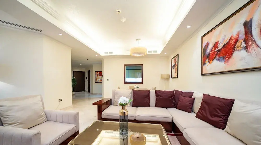 Spacious One Bedroom with Beach Access