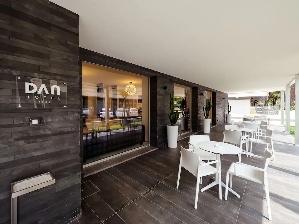 Dan Hotel