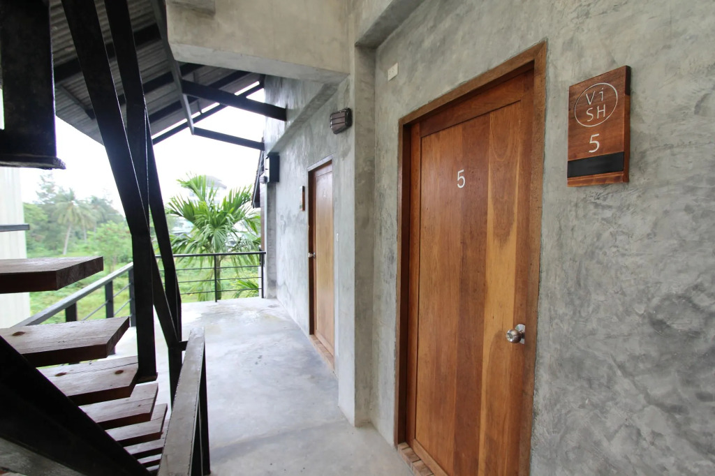Vish Hotel and Cafe