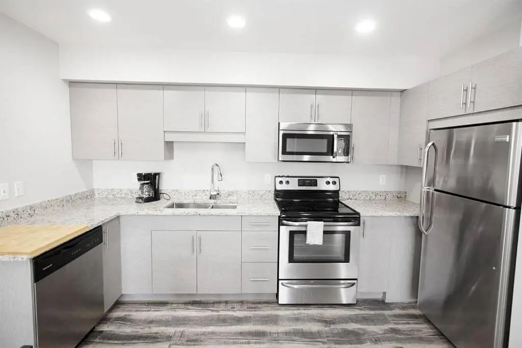 Luxurious 2 Bedroom Townhouse in South Winnipeg