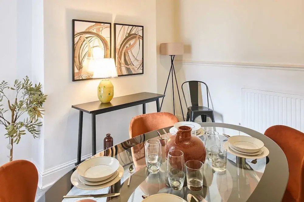 Host Stay Bishop House