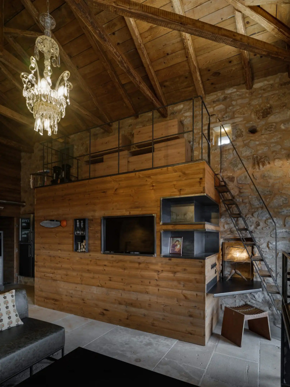 Moreas Peak Lodge