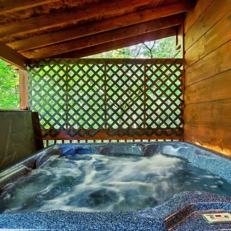 Firepit I Between Pigeon Forge Gatlinburg I Hottub