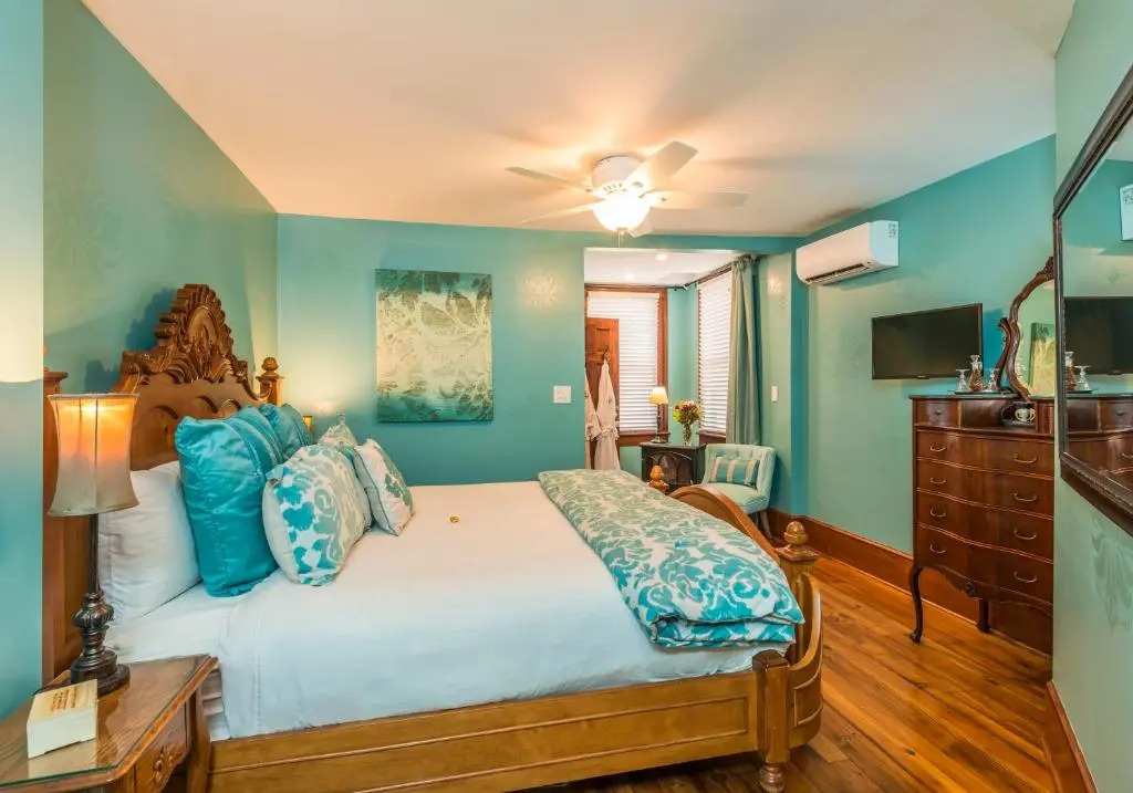 Carriage Way Inn Bed & Breakfast Adults Only - 21 years old and up