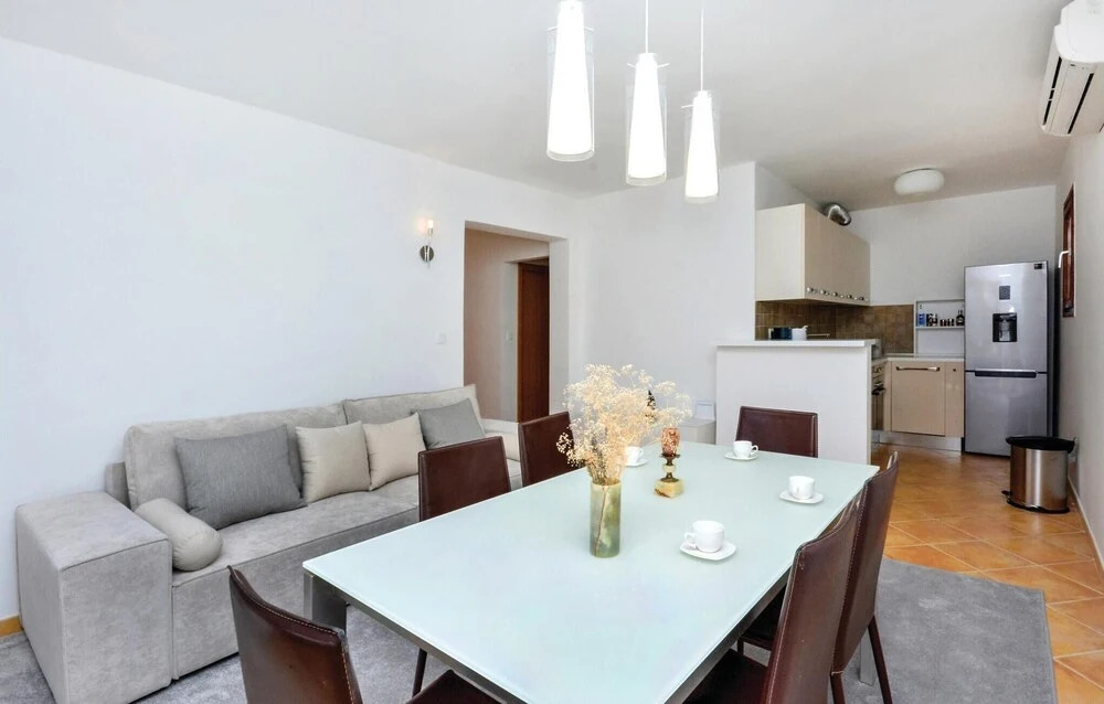 Nice Home In Zrnovnica