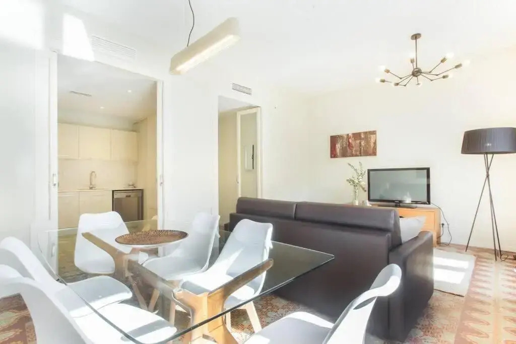 4bedroom apartment with a balcony in Las Ramblas 3 2