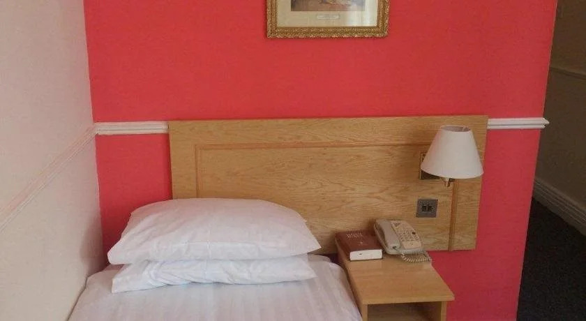 Chequers Plaza Hotel