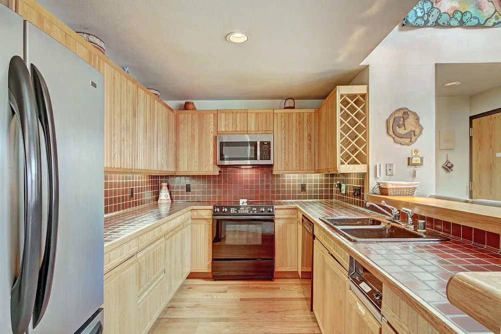 2725 Chateaux DMont by RedAwning