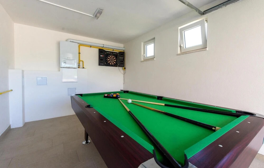 Awesome Home in Dugopolje With Wifi and 4 Bedrooms