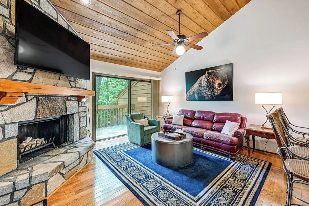 1 Mi to Fairfield Lake: Serene Sapphire Retreat
