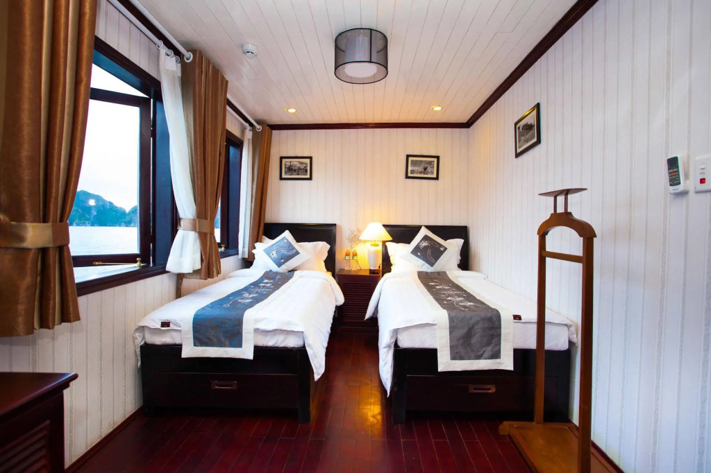Halong Phoenix Cruiser