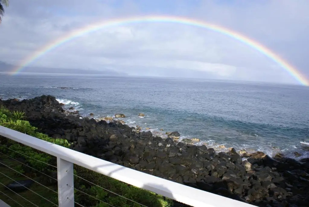 Waimea Point Oceanfront House - (with Air Conditioning)