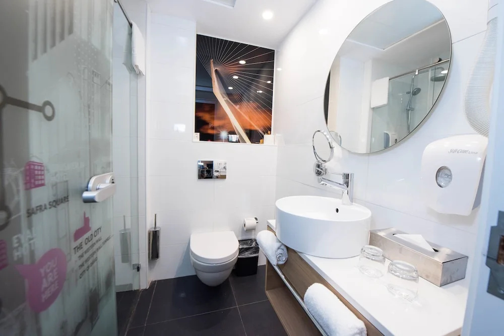 Eyal Hotel