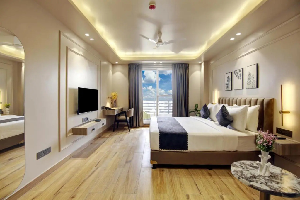 Saltstayz Premier - Near Golf Course Road & Sector 57
