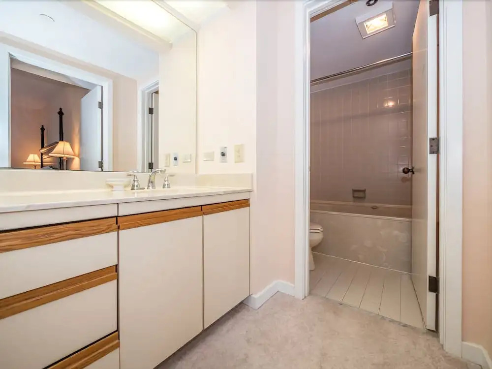 Barrington Court 417 - One Bedroom Condo